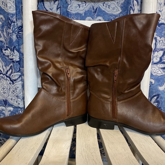 East 5th memory foam brown zipper boots Size 6.5. - Picture 4 of 10